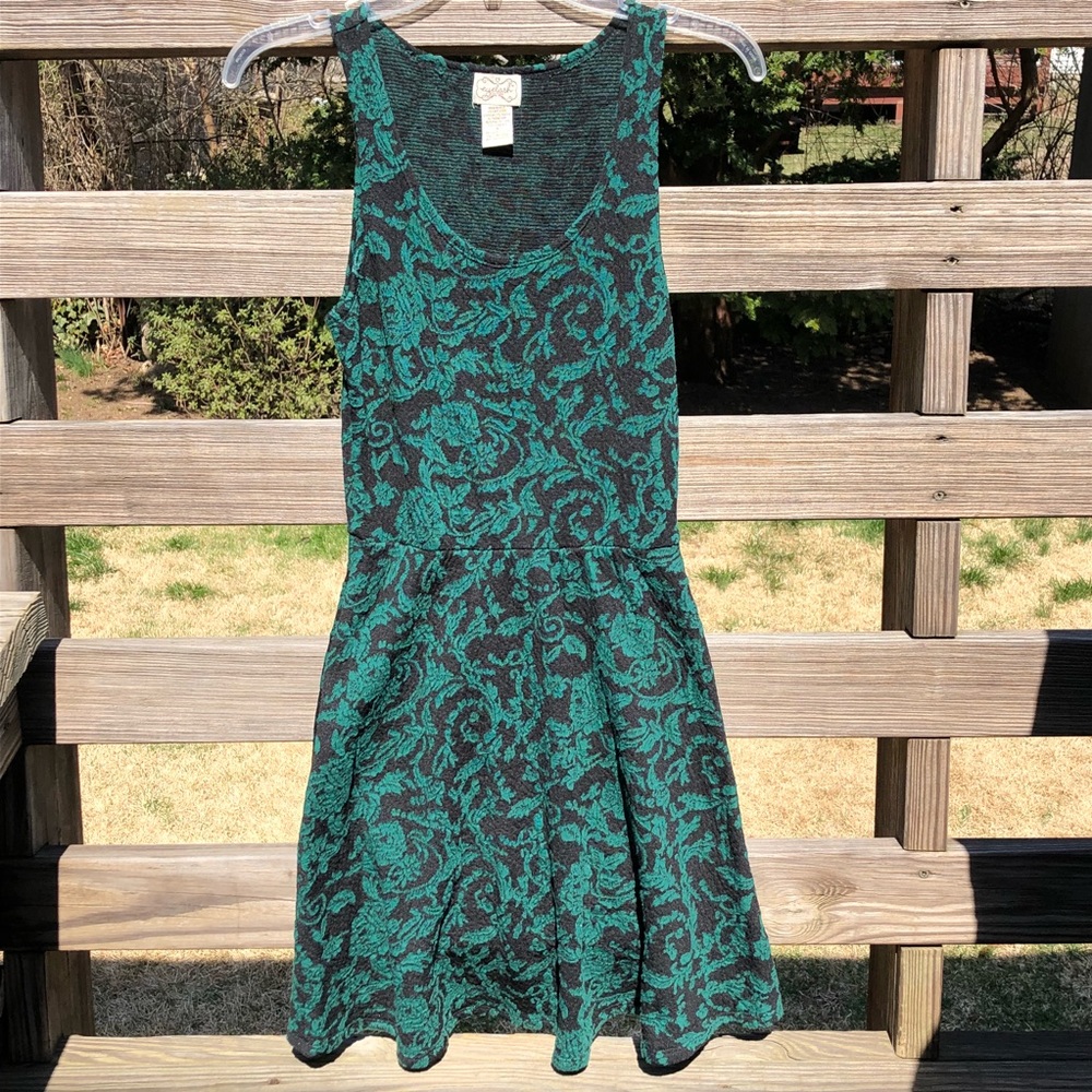 Sleeveless Green and Back Patterned Dress Small